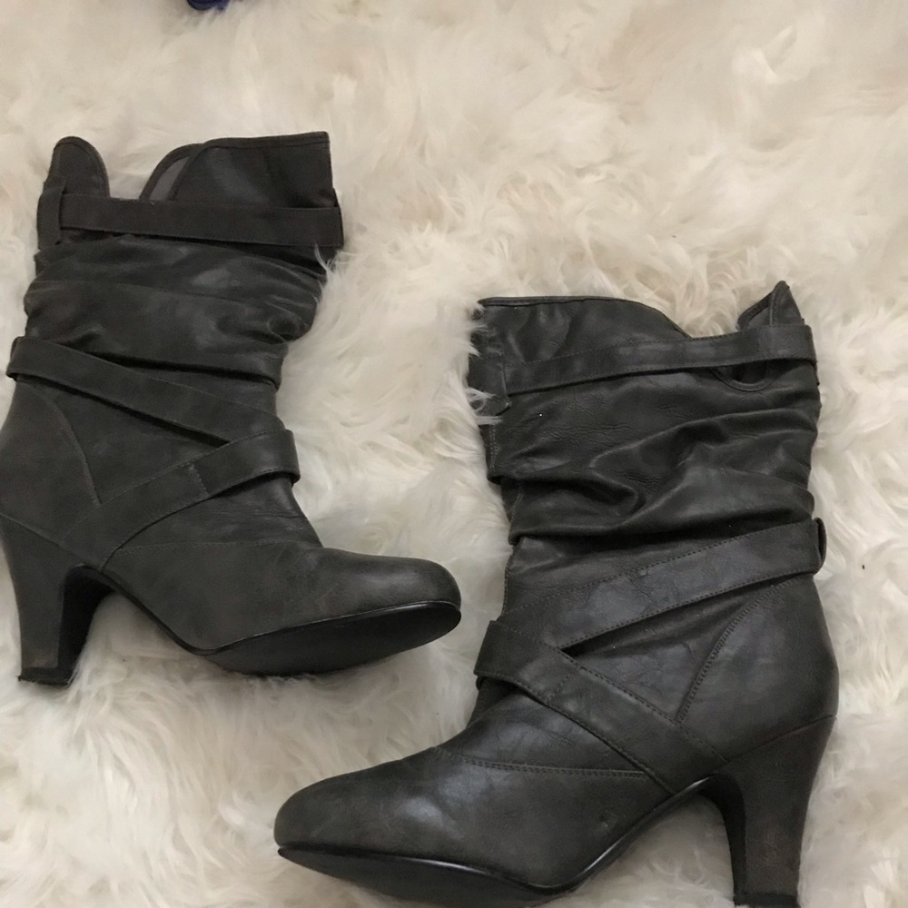 Bass boots in gray